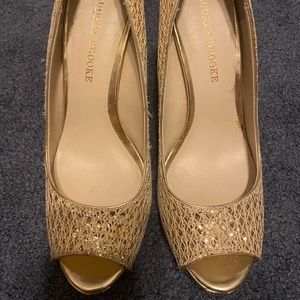 Audrey Brooke Gold Heels, Size 8, Top of shoes are in very good condition